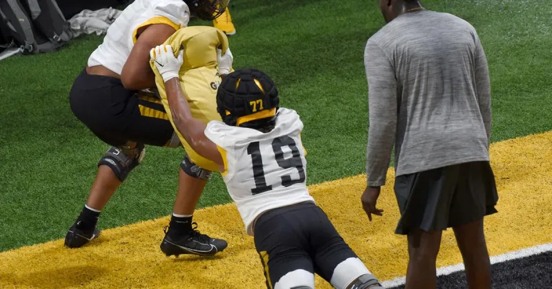 Mizzou rules out both starting edge rushers against Florida
