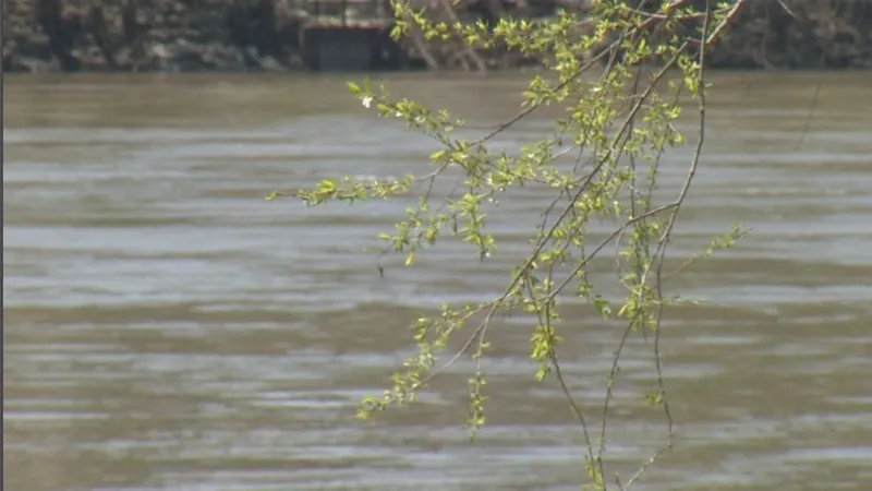 Jefferson City readies for Missouri River to crest on Tuesday, Oct. 6