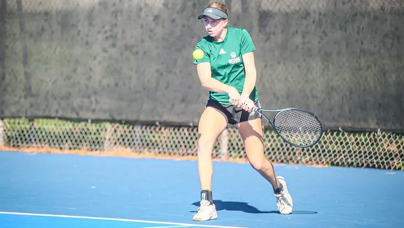 Women's tennis snares five singles wins Saturday at Washburn Invite