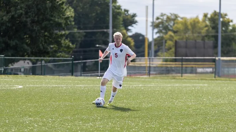 Thorisson's Late Goal Lifts No. 10 Men's Soccer Past Quincy, 1-0
