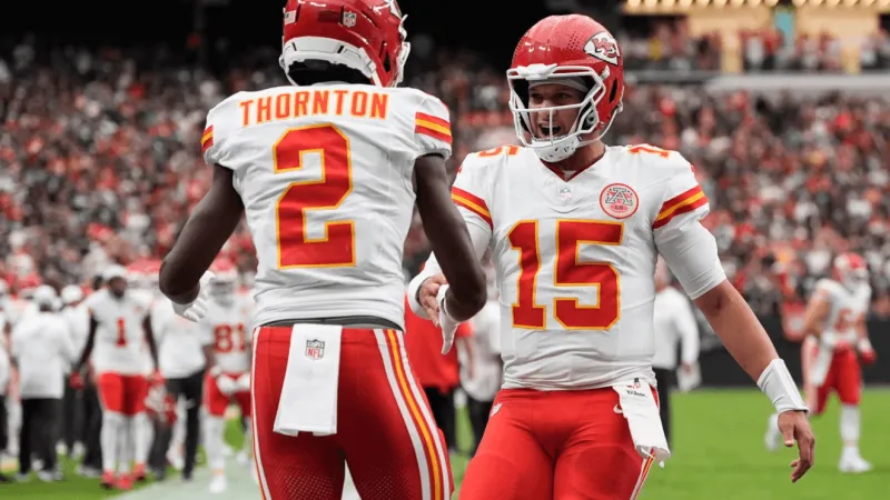 Chiefs beat the Raiders 30-27 to move to 4-0 behind Patrick Mahomes and Kenneth Walker III