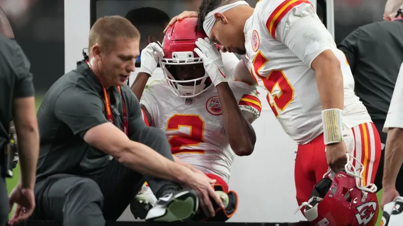 Chiefs' Tyquan Thornton suffers gruesome-looking ankle injury vs. Raiders