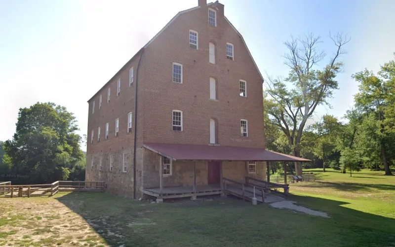 14 Missouri Places Hiding Stories Most People Never Heard
