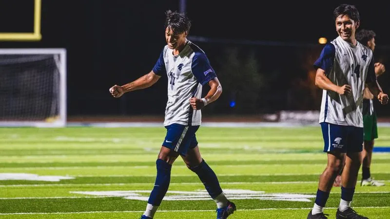 Men's Soccer Tops William Woods in 4-2 Thriller