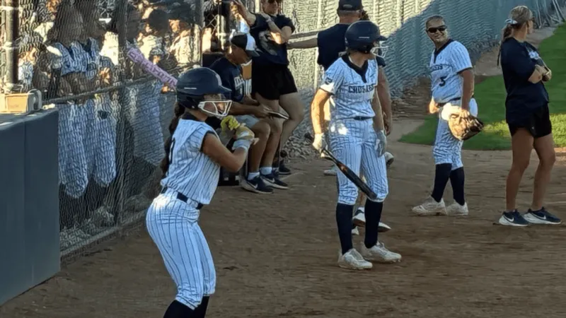 Helias, Harrisburg Softball victorious on Thursday