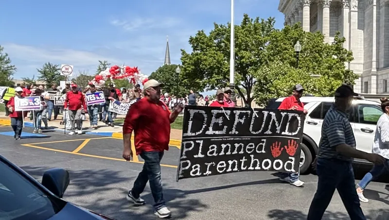 Members of Congress call for investigation into Planned Parenthood compliance with federal funding