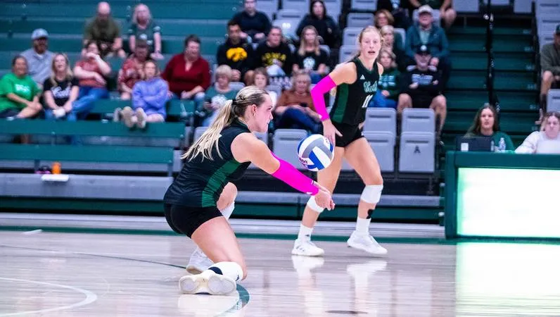 Bearcats end Lopers' 52-set win streak; No. 5 UNK takes match in four