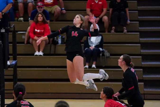 Volleyball Defeats Maryville in Five-Set Thriller