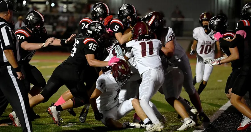 Firing on all cylinders, Southern Boone football topples Eldon 48-0