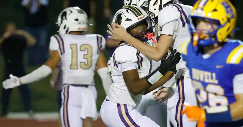 Troy Buchanan outbattles Francis Howell behind stingy defense to claim sixth win in a row