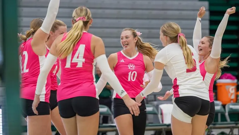 Bearcat volleyball runs roughshod over Tigers, 3-0