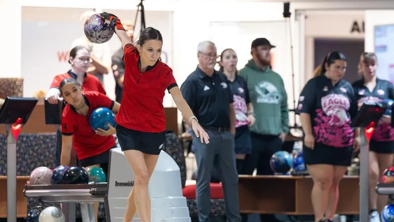 Jennies Start Season with Central Cup
