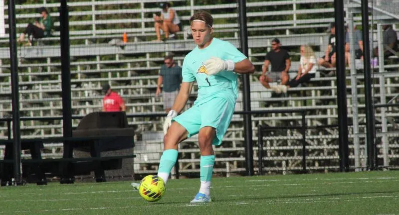 Bustamante Nets Hat-Trick as Men's Soccer Shuts Out MUW, 10-0