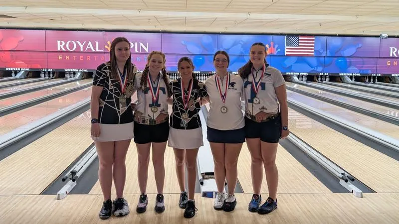 DeBeaux Awarded All-Tournament Team as Bowling Competes at DV8 Western Invite