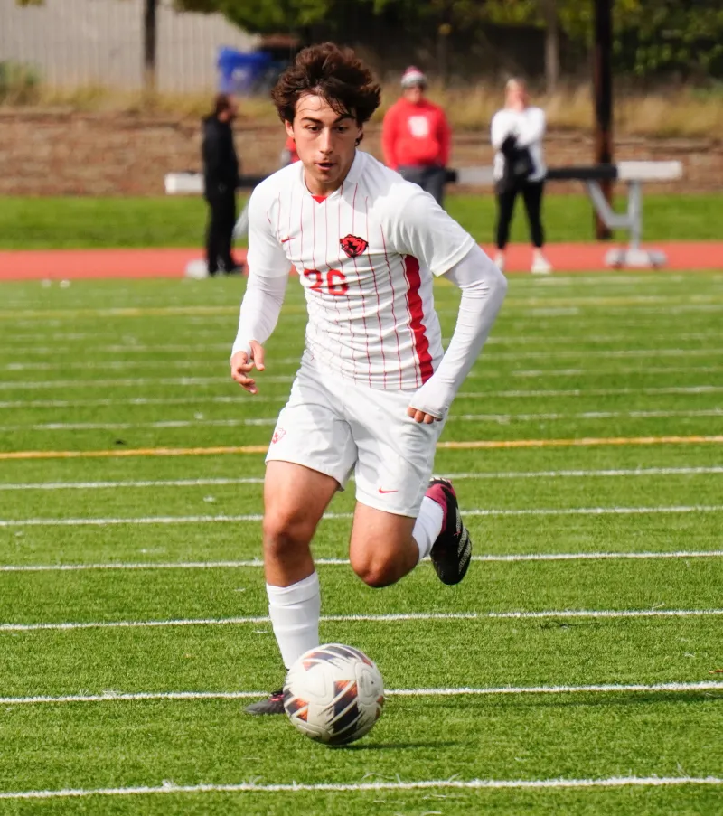 WashU men's soccer's five-game win streak ends in 2-0 defeat to No. 7 Case Western