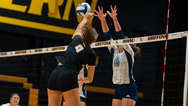 Volleyball falls in five sets against No. 15 Washburn