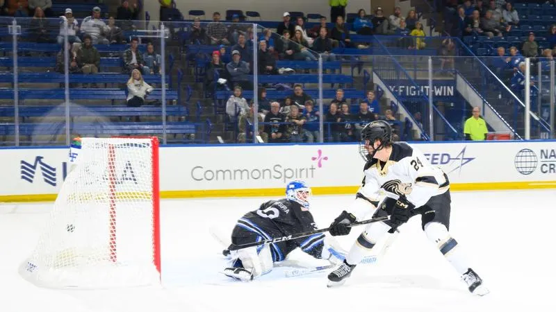 Men's Hockey Drops First Road Contest of Season at Air Force