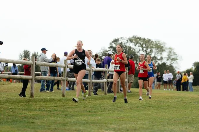 Walker, Cruz Jr., Lead Tritons At Bradley Pink Classic