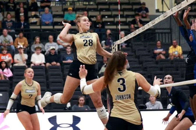 Women's Volleyball Earns 3-1 Win over Southern Indiana