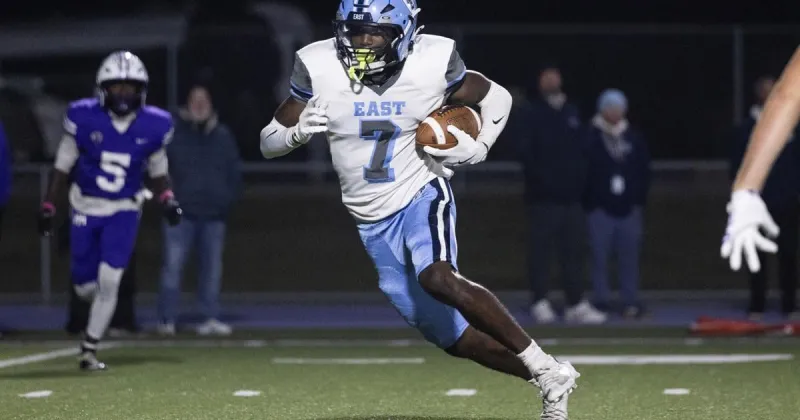 Belleville East tops Mascoutah for 4th straight win in torrid finish to regular season