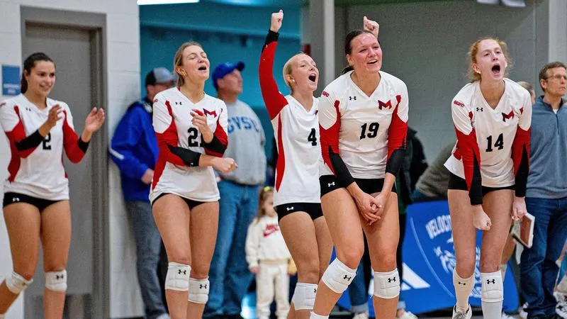 Volleyball Uses Balanced Attack to Down Hillsdale 3-2 in Midwest Crossover Finale