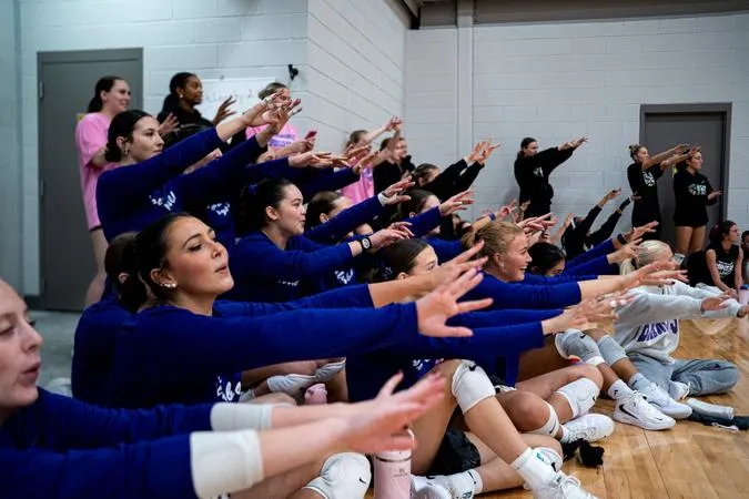 Women's Volleyball Reverse Sweeps Their Way to Two Victories at Crossover