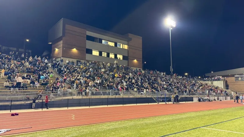 Helias Football survives upset bid from Smith-Cotton to stay undefeated