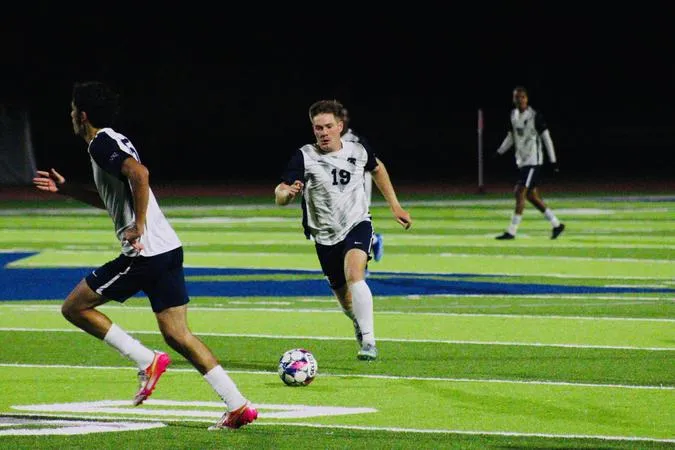 Early Offensive Output Allows Spartans to Hold off Yellowjackets