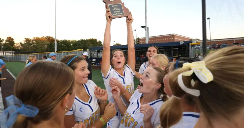 Francis Howell battles back to edge rival Howell North for district softball title