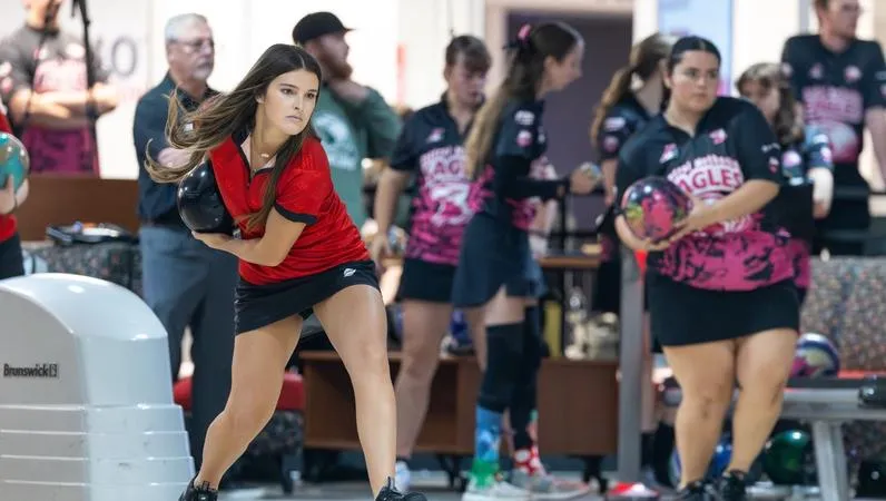 Jennies Bowling splits Matches in Wichita