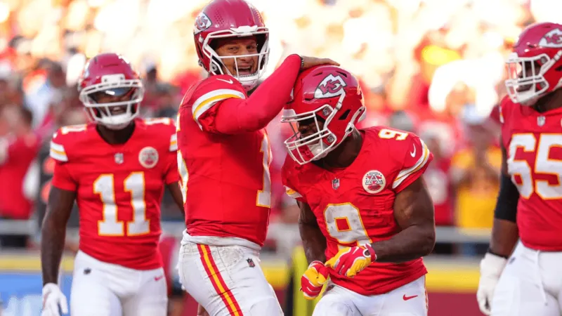 Chiefs move to 5-0 as Kenneth Walker runs for two TDs in a 22-6 win over Chargers