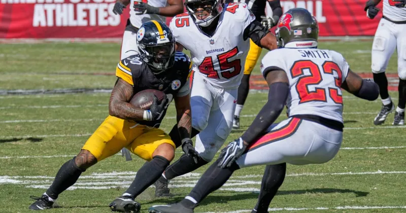 Rodgers throws 2 late TD passes, as Steelers storm back to beat Buccaneers 26-19 in OT