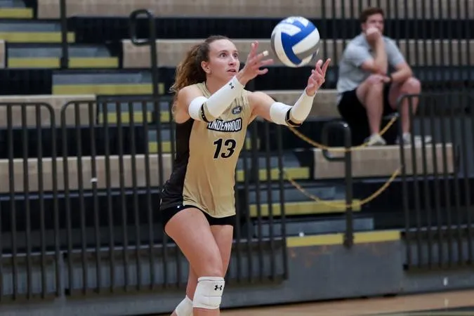 Women's Volleyball Welcomes SIUE for OVC Clash