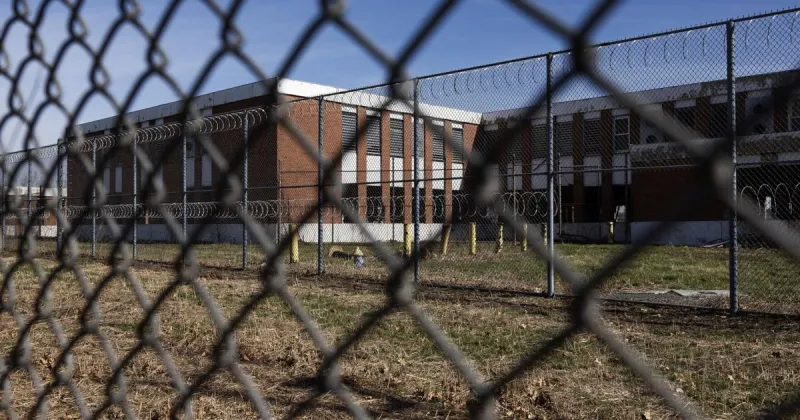 French: St. Louis shut a jail, then shut its eyes to the consequences
