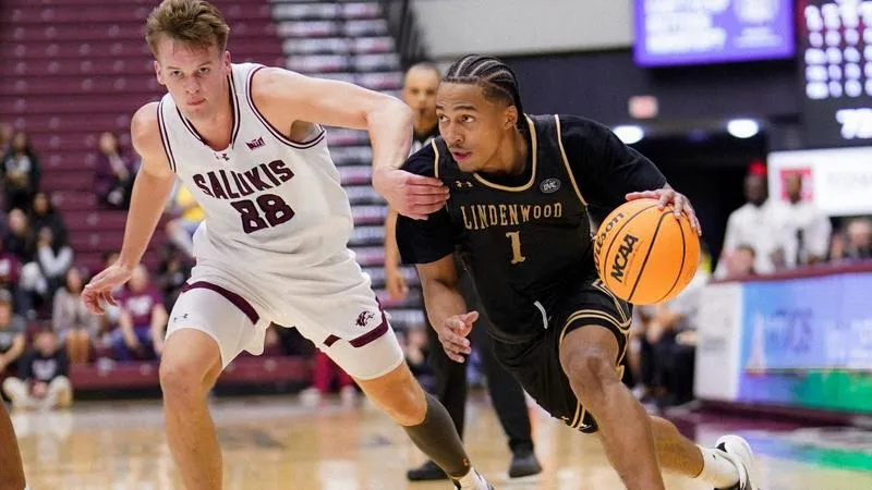 Men's Basketball Comes Up Just Short At SIU On Tuesday Night