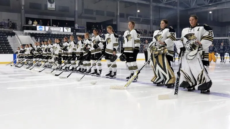 Women's Hockey Concludes Road Trip At #2 Minnesota This Week