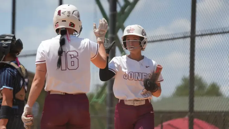 Jones College opens NJCAA World Series with 8-4 win over State College of Florida