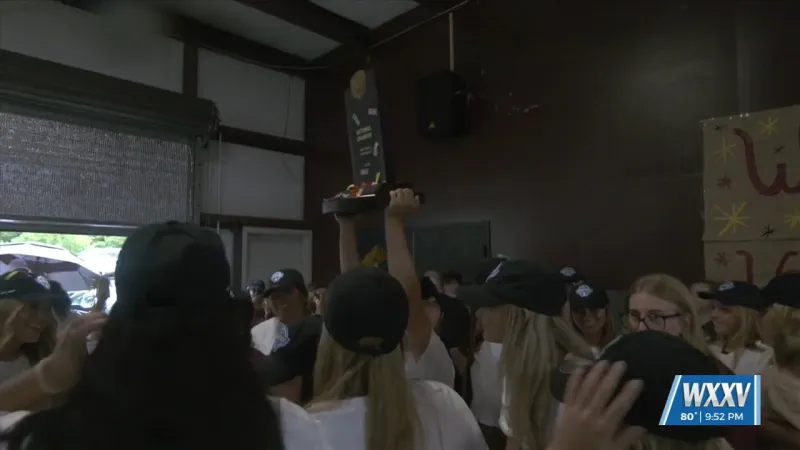 Pearl River Community College welcomes back their NJCAA Division II Softball World Series Champions!