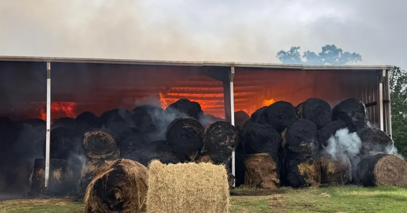 Barn fire leaves hay burnt, heavy smoke in Jasper County