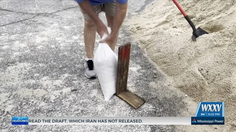 Sand bag locations help Gulf Coast residents prepare for heavy rain