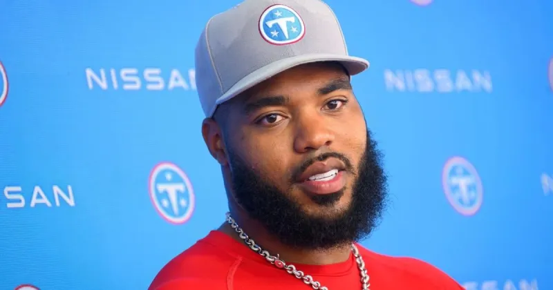 Simmons signs record-setting deal with Titans