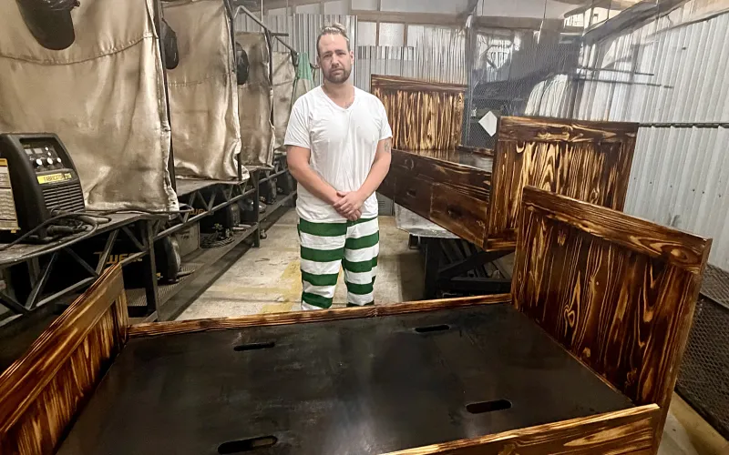 Marion County inmates craft beds for Tri-Community firefighters