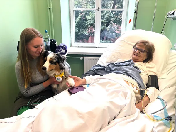 A cancer patient's cats inspired a push for pets in hospice wards