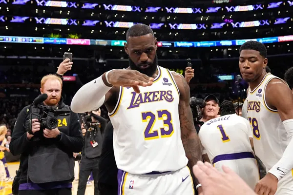 LeBron James not returning to Lakers, plans to play 24th season elsewhere, AP source says