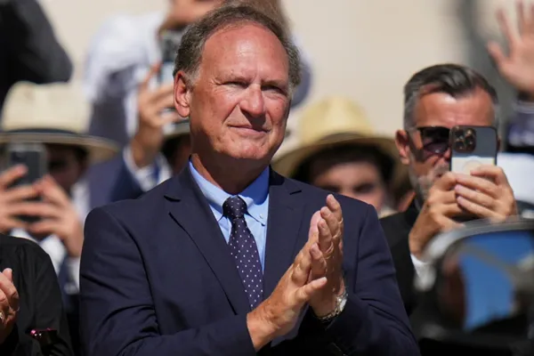 NPR retracts article incorrectly reporting Justice Alito's retirement, citing 'misunderstanding'