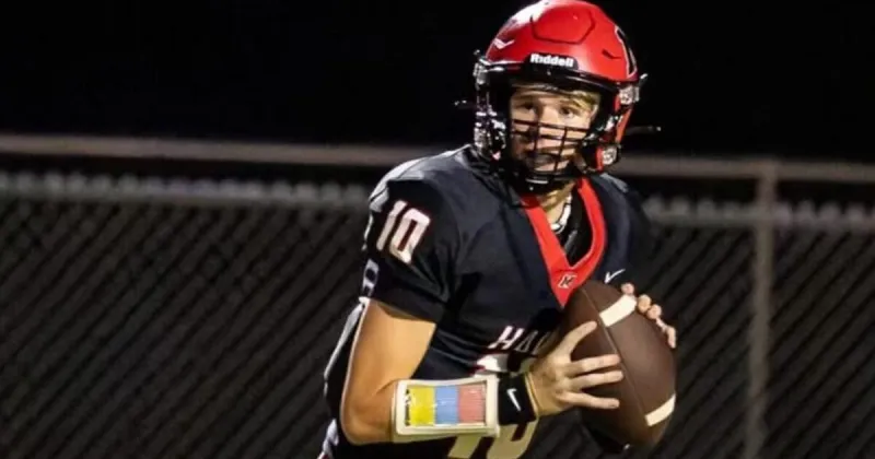 Braden Shettles helps Myrtle QB Tucker Elliott take the next step