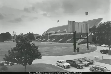 Southern Miss Defeats Louisville 25-13 in 1990 Football Game