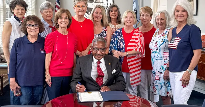 City honors Daughters of the American Revolution