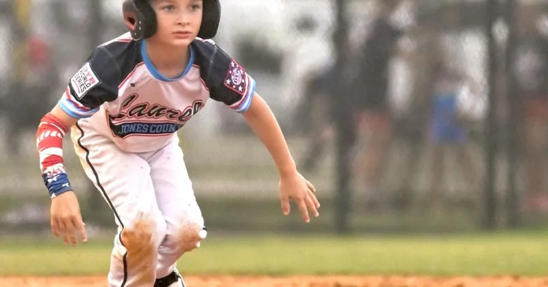 L-JC splits first 2 to start World Series