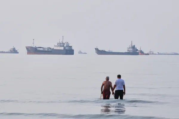 Oil prices ease after US and Iran pause their attacks